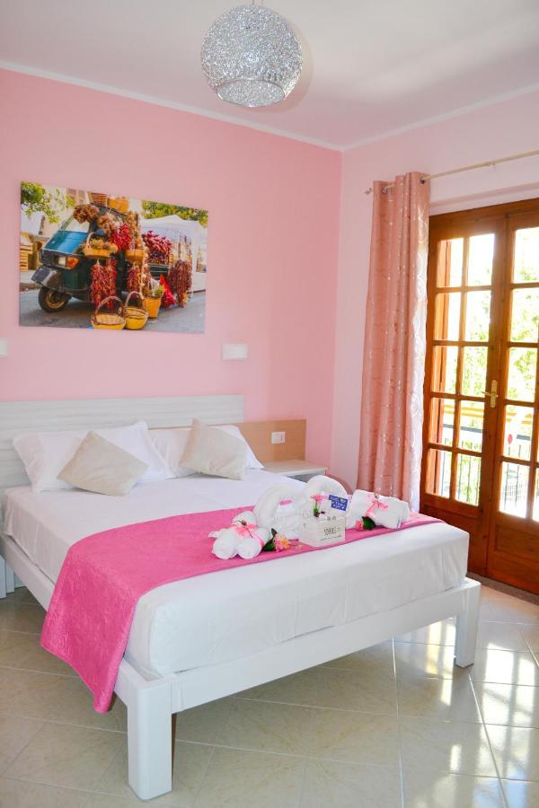 Le Twins -Bed And Breakfast Тропеа Екстериор снимка