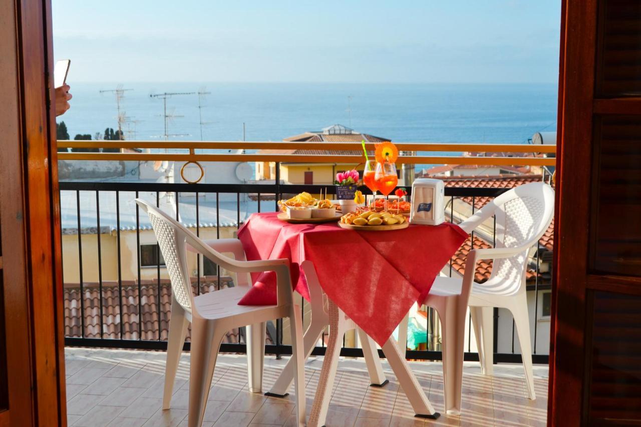 Le Twins -Bed And Breakfast Тропеа Екстериор снимка